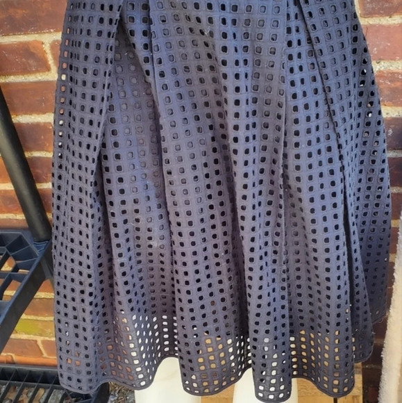 Vince Camuto lined eyelit skirt 6 - Picture 2 of 11